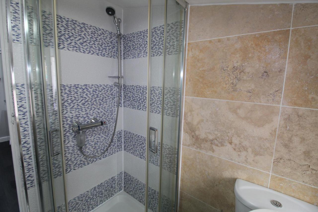 Studio 2 Min Walk To Upton Park Station London Exteriör bild