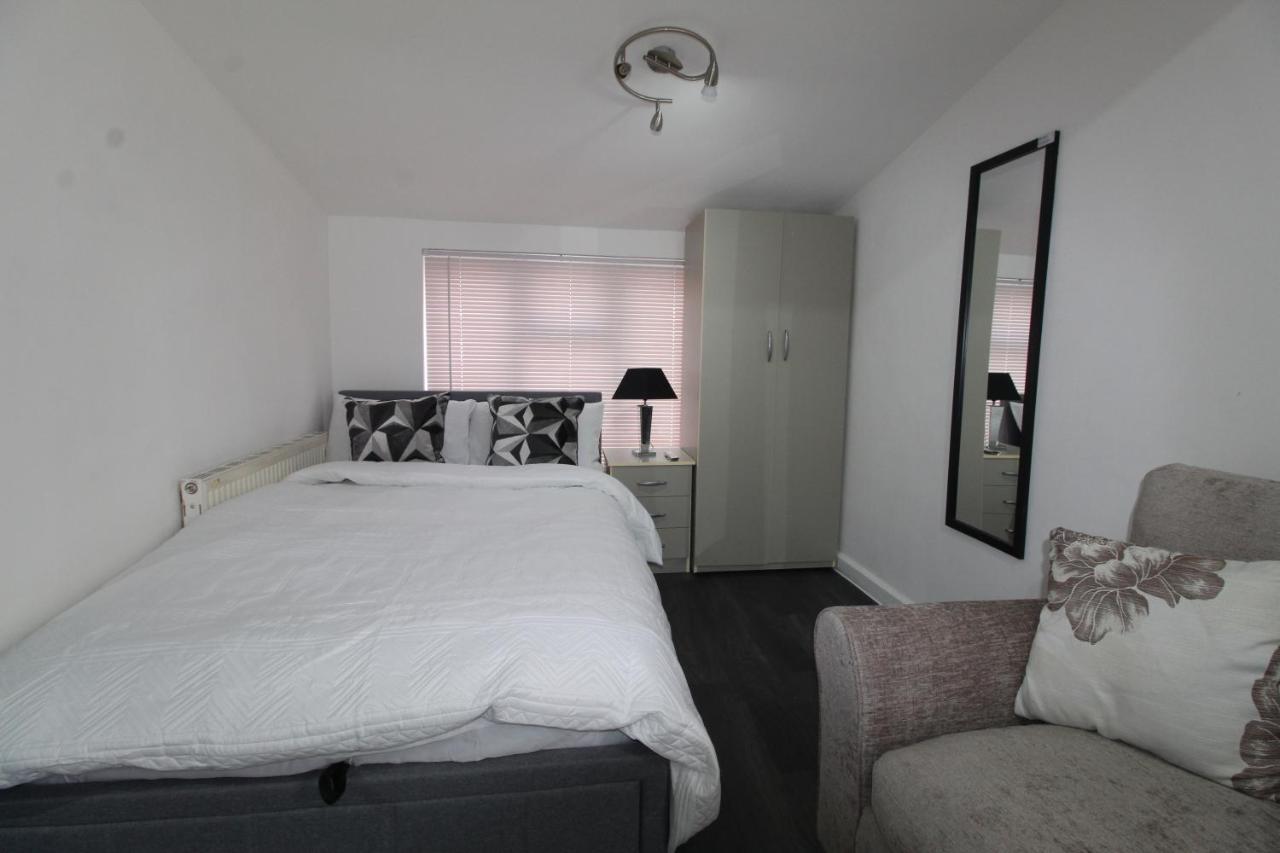 Studio 2 Min Walk To Upton Park Station London Exteriör bild